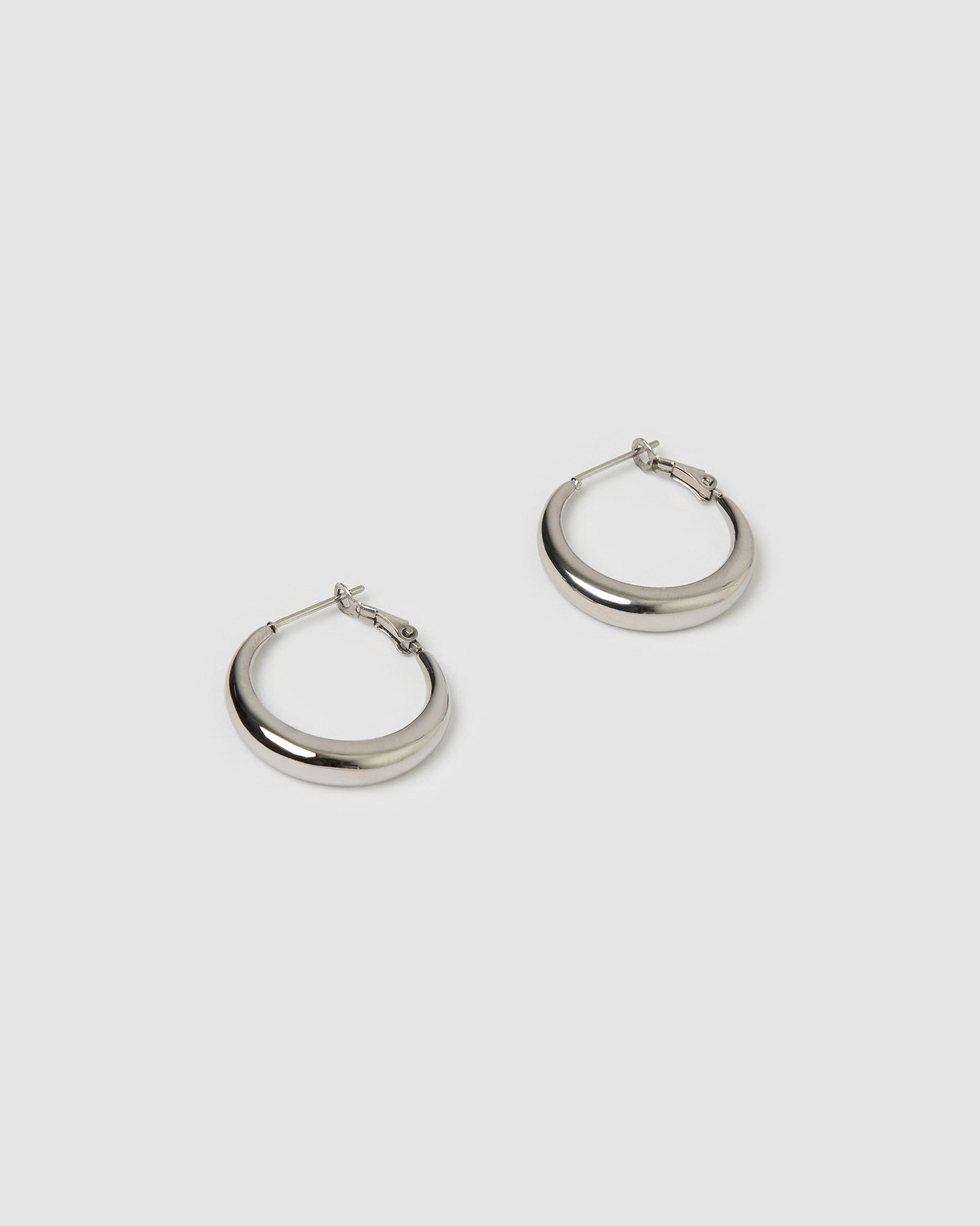 Brinco Argola Riley Pequena - Prata | SILLENE