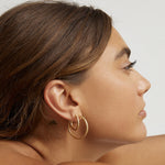 Brinco Argola Sebastian - Ouro 18K | SILLENE - uso