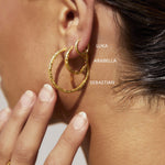 Brinco Argola Sebastian - Ouro 18K | SILLENE - uso