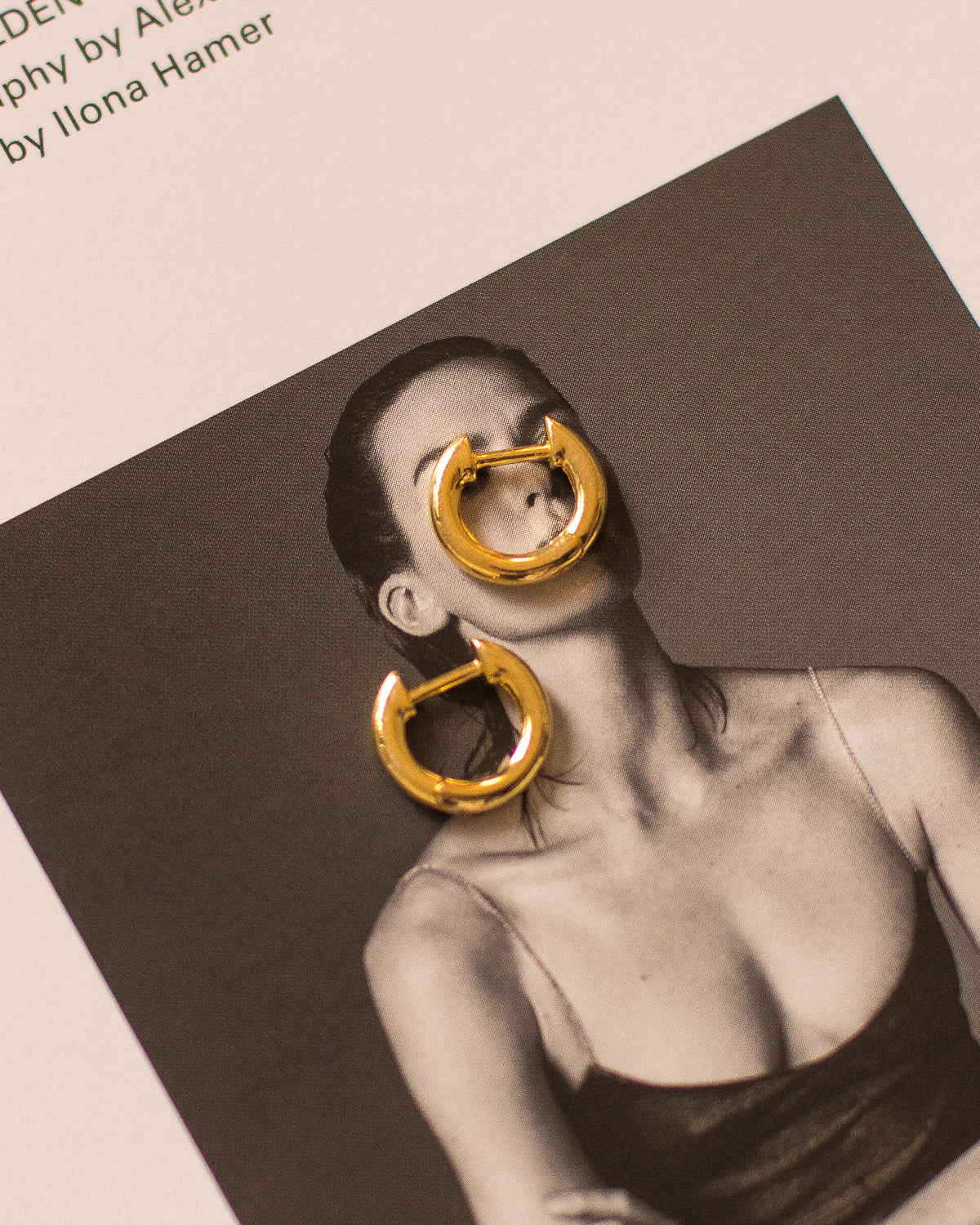 Brinco Argola Sicily - Ouro 18K - detalhe 02 | SILLENE