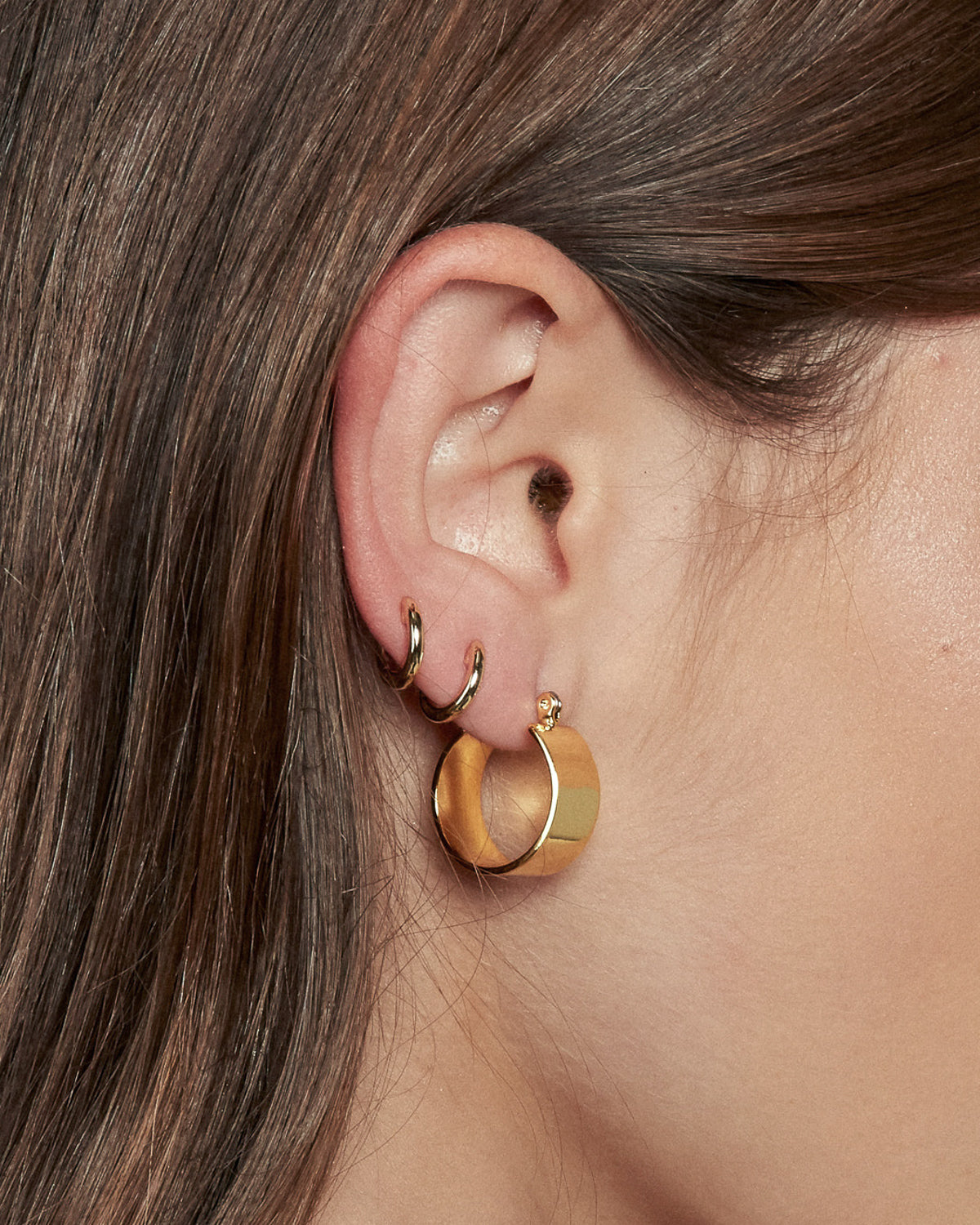 Brinco Argola Sicily - Ouro 18K - detalhe 03 | SILLENE