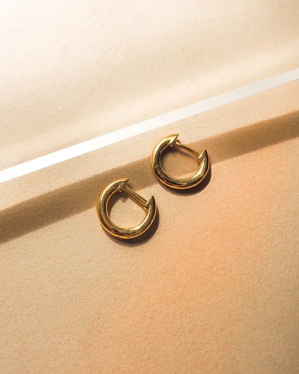 Brinco Argola Sicily - Ouro 18K - detalhe 04 | SILLENE