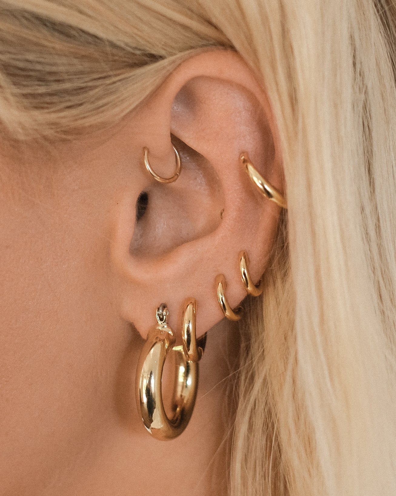 Brinco Argola Sicily - Ouro 18K - detalhe 08 | SILLENE