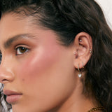 Brinco Argola Sugar - Ouro 18K | SILLENE - uso