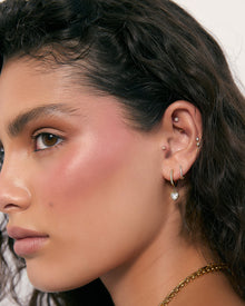 Brinco Argola Sugar - Ouro 18K | SILLENE - uso
