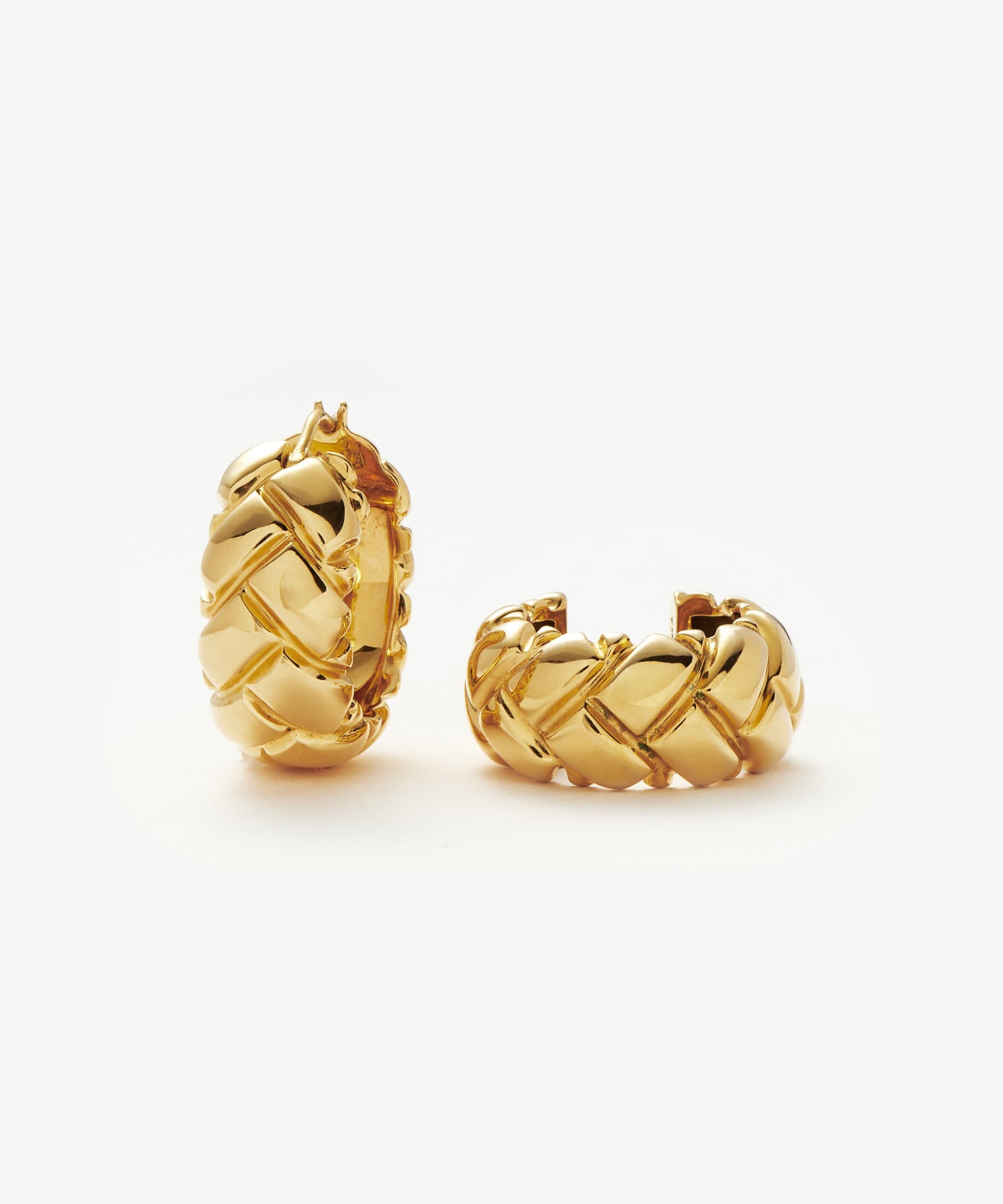Brinco Argola Trançada Waffle - Ouro 18K | SILLENE