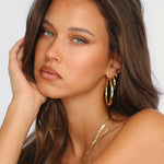 Brinco Argola Tubular Amalfi - Ouro 18K | SILLENE - detalhe