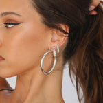 Brinco Argola Tubular Amalfi - Prata | SILLENE - detalhe