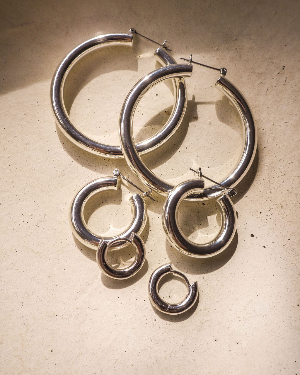 Brinco Argola Tubular Amalfi - Prata | SILLENE - tamanhos