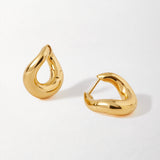 Brinco Argola Twist - Ouro 18K | SILLENE - uso