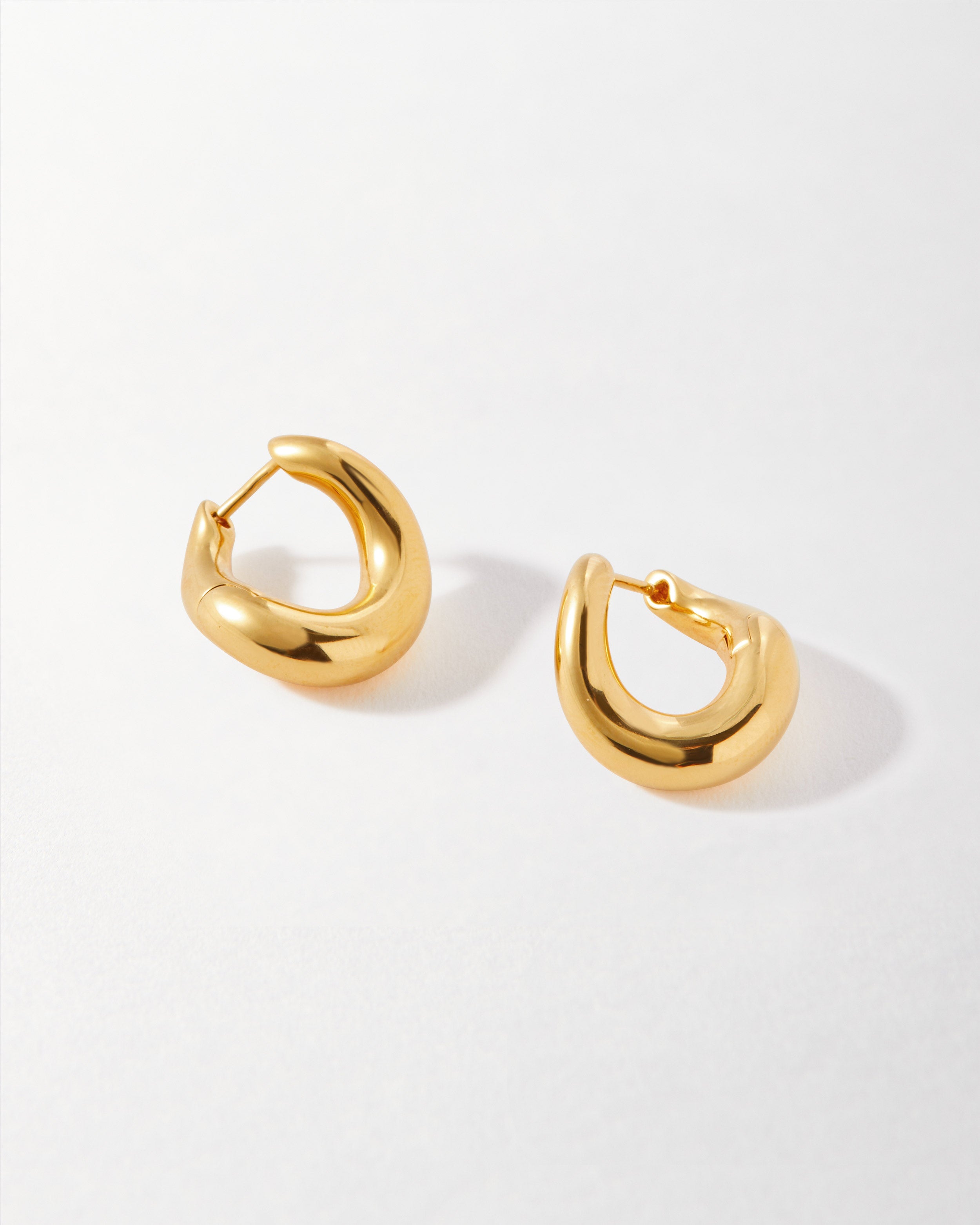 Brinco Argola Twist - Ouro 18K | SILLENE