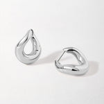 Brinco Argola Twist - Prata | SILLENE - uso