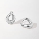Brinco Argola Twist - Prata | SILLENE - uso