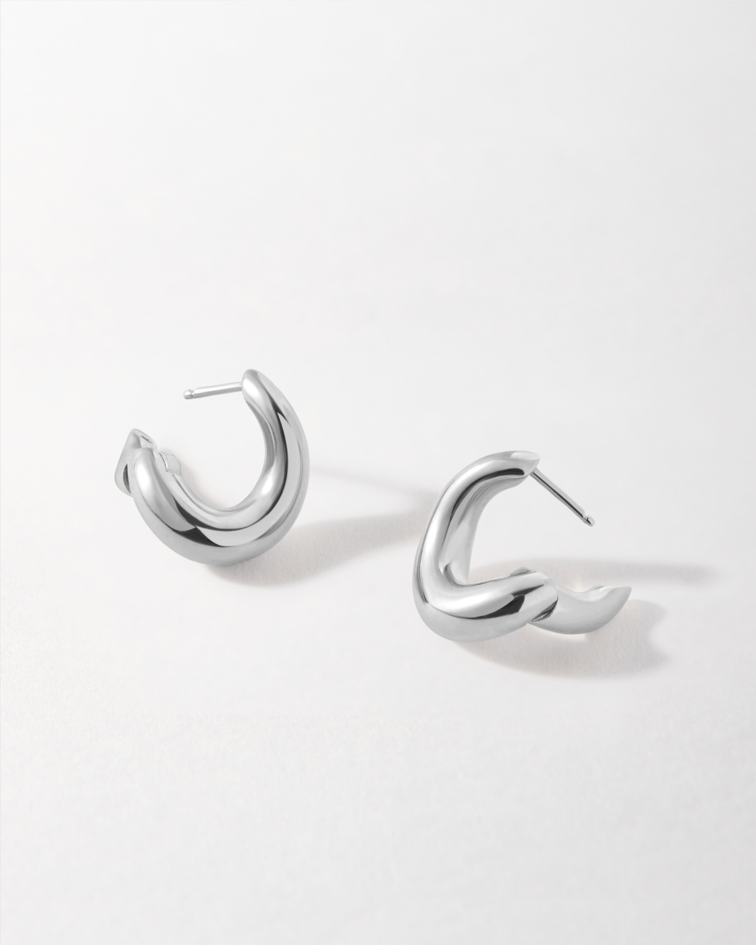 Brinco Argola Twist - Prata | SILLENE