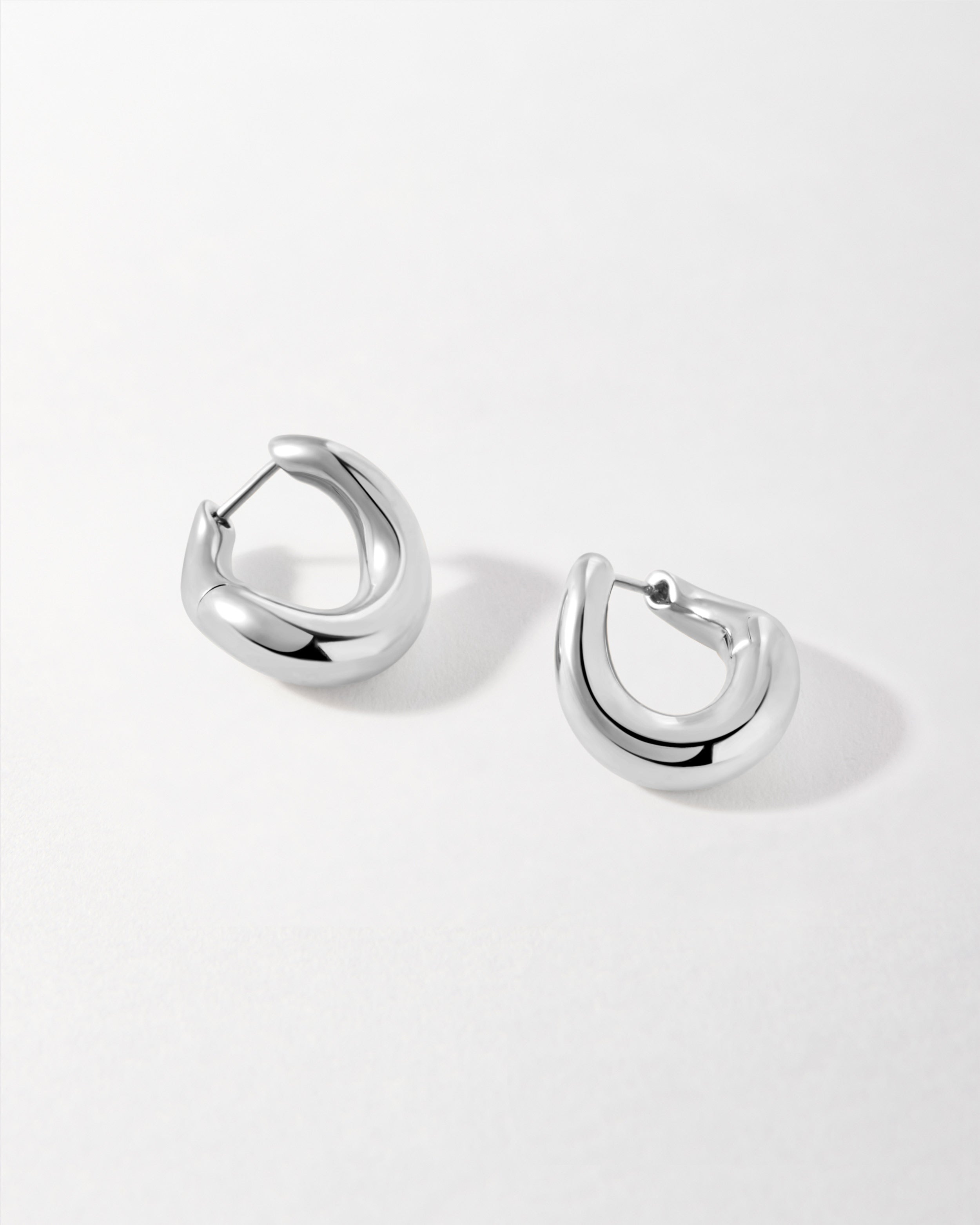 Brinco Argola Twist - Prata | SILLENE