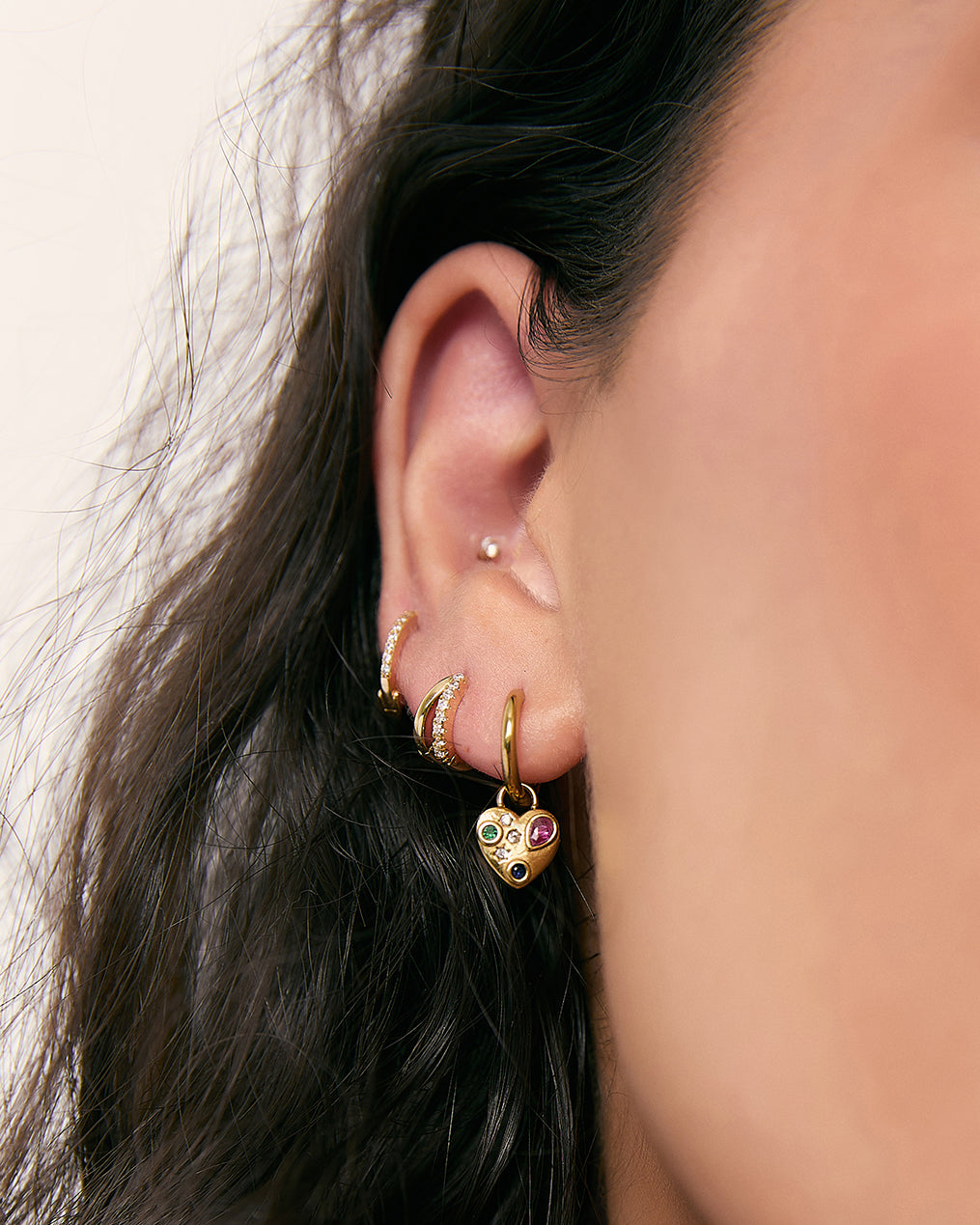 Brinco Argola Winnie - Ouro 18K | SILLENE - uso