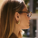 Brinco Argola XL Georgia Estriada - Ouro 18K - detalhe 02 | SILLENE