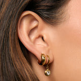 Brinco Asher Cristal - Ouro 18K | SILLENE - uso