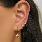 Brinco Asher Olho de Tigre - Ouro 18K | SILLENE - uso