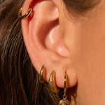 Brinco Asher Olho de Tigre - Ouro 18K | SILLENE - uso