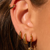 Brinco Asher Olho de Tigre - Ouro 18K | SILLENE - uso