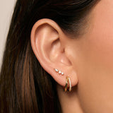 Brinco Ava Tarraxa Plana - Ouro 18K | SILLENE - uso
