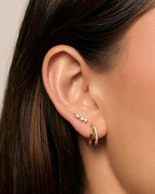 Brinco Ava Tarraxa Plana - Ouro 18K | SILLENE - uso