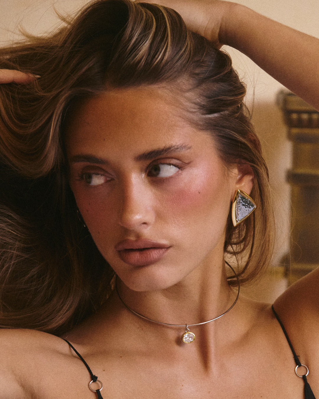 Brinco Bianco Nero - Ouro 18K - detalhe 02 | SILLENE