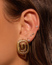 Brinco Billie - Ouro 18K | SILLENE - uso