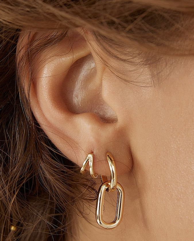 Brinco Boaz - Ouro 18K | SILLENE - uso
