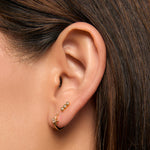 Brinco Caitlin Tarraxa Plana - Ouro 18K | SILLENE - uso