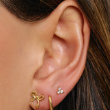 Brinco Cassia Pedra - Ouro 18K | SILLENE - uso