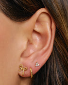 Brinco Cassia Pedra - Ouro 18K | SILLENE - uso