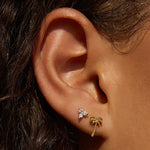 Brinco Cassia Pedra - Ouro 18K | SILLENE - uso
