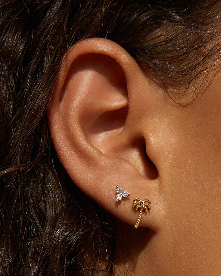 Brinco Cassia Pedra - Ouro 18K | SILLENE - uso
