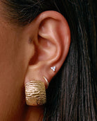 Brinco Cassia Pedra - Ouro 18K | SILLENE - uso