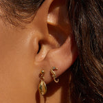 Brinco Cavalo-Marinho com Zircônia - Ouro 18K - detalhe 02 | SILLENE