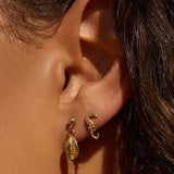 Brinco Cavalo-Marinho com Zircônia - Ouro 18K - detalhe 02 | SILLENE