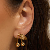 Brinco Cereja Pacha - Ouro 18K | SILLENE - uso