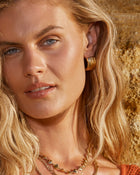 Brinco Chantal (Clip-On) - Ouro 18K | SILLENE - uso