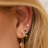Brinco Concha Coralie Pérola - Ouro 18K | SILLENE - uso