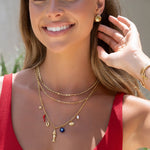 Brinco Concha Kaia - Ouro 18K | SILLENE - uso