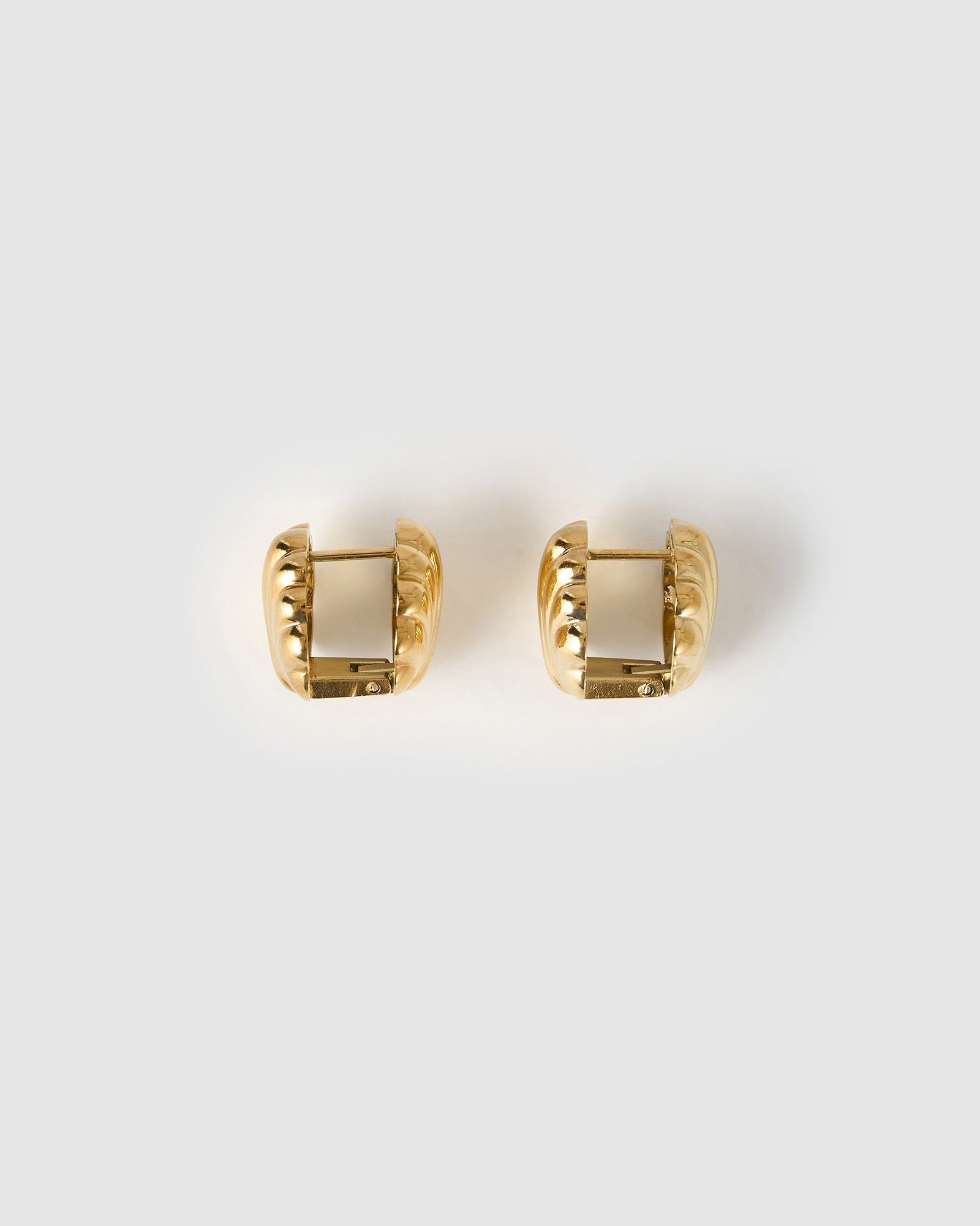 Brinco Concha Kaia - Ouro 18K | SILLENE