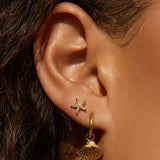 Brinco Concha Shelli - Ouro 18K | SILLENE - uso