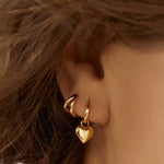Brinco Coração Treasure - Ouro 18K | SILLENE - uso
