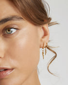Brinco Cornicello Pequeno - Ouro 18K | SILLENE - uso
