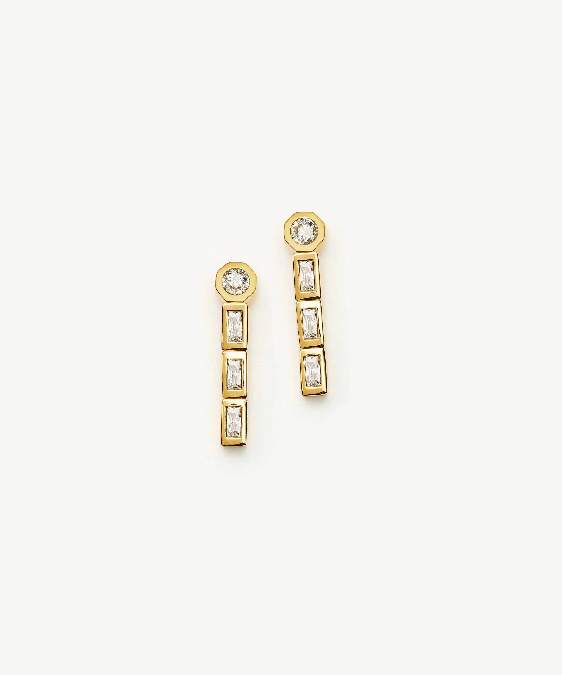 Brinco Cravejado Gota Pequena - Ouro 18K | SILLENE