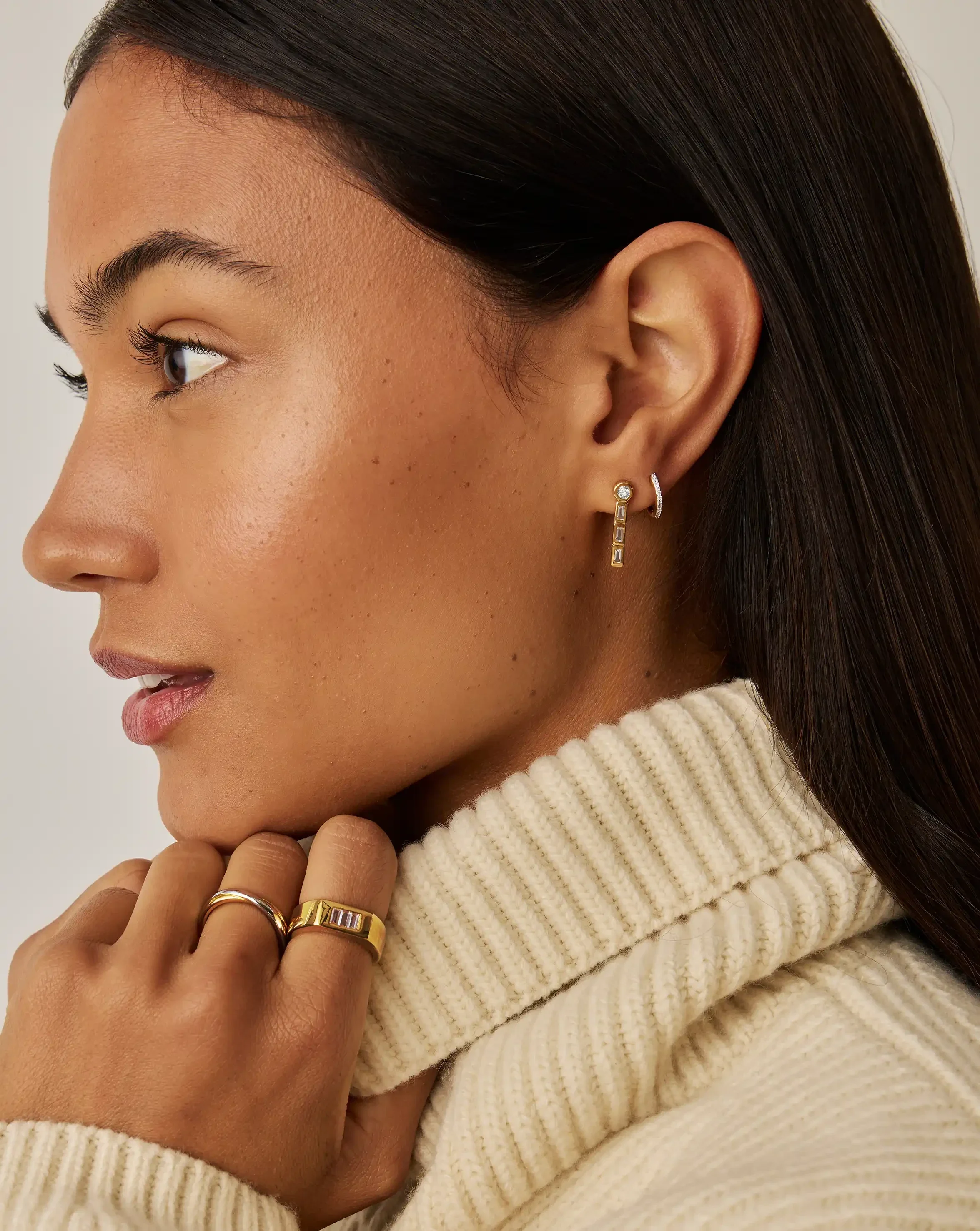 Brinco Cravejado Gota Pequena - Ouro 18K | SILLENE