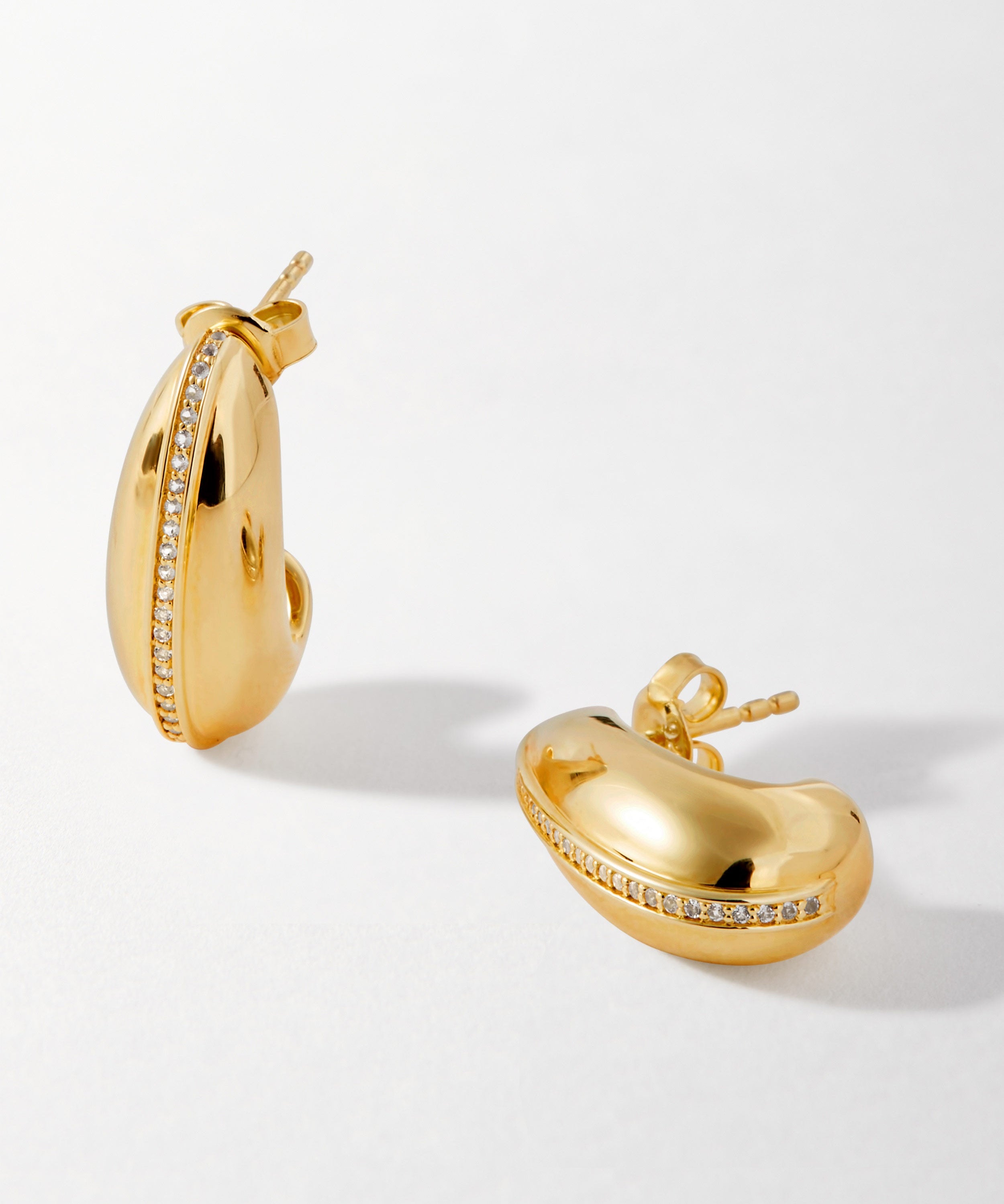Brinco Cúpula Pavê - Ouro 18K | SILLENE