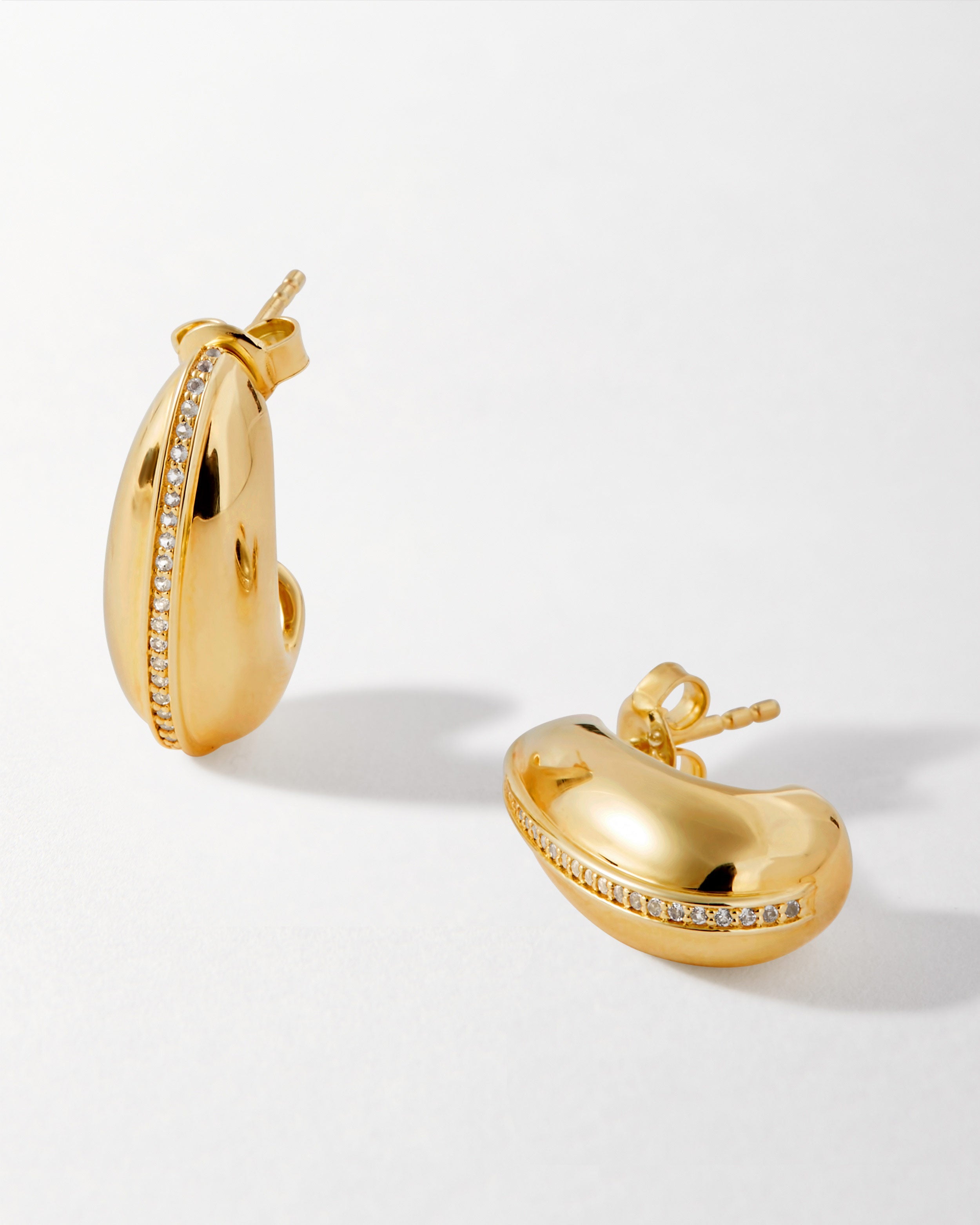 Brinco Cúpula Pavê - Ouro 18K | SILLENE